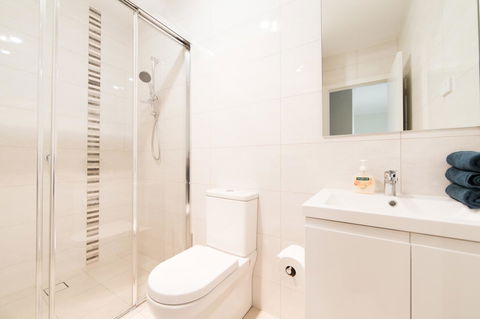 3BR Townhouse Double Garage Walk To Lake Ginninderra - Accommodation Yamba 5