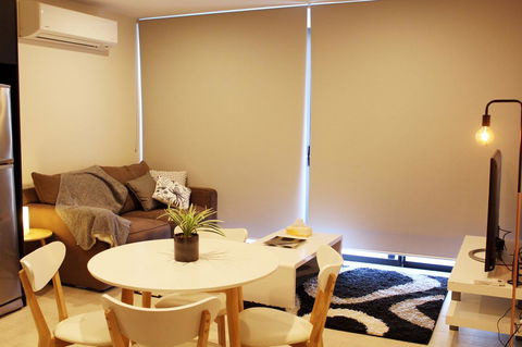 Stylish, Modern, Cute As A Button - Braddon CBD - Accommodation Yamba 10