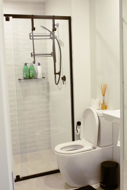 Stylish, Modern, Cute As A Button - Braddon CBD - Accommodation Yamba 8