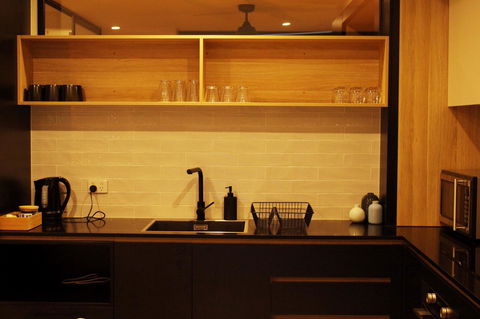 Stylish, Modern, Cute As A Button - Braddon CBD - Accommodation Yamba 9
