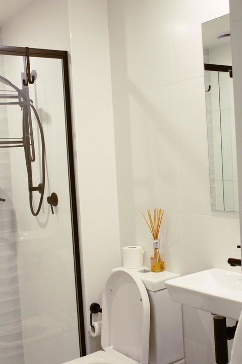 Stylish, Modern, Cute As A Button - Braddon CBD - Accommodation Yamba 6