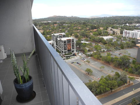 3BR Executive Apartment With Lake And Mountain Views - Accommodation Yamba 12
