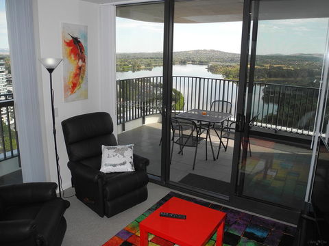 3BR Executive Apartment With Lake And Mountain Views - Accommodation Yamba 1