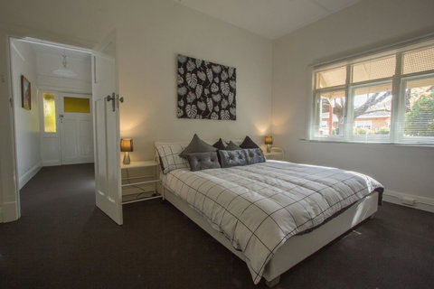 Cowan Street Bungalow - Accommodation Yamba 0