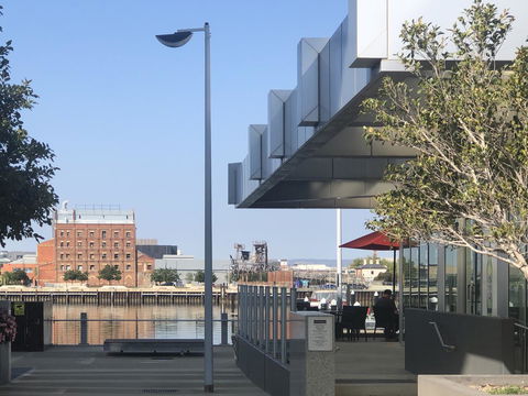 Port Adelaide Executive Waterfront Apartment - Accommodation Yamba 32