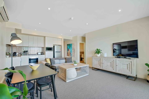 Port Adelaide Executive Waterfront Apartment - Accommodation Yamba 17