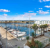 Port Adelaide Executive Waterfront Apartment - Accommodation Yamba