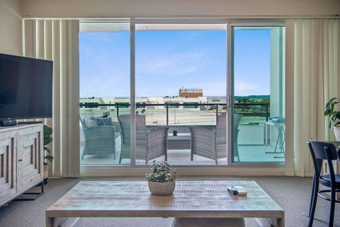 Port Adelaide Executive Waterfront Apartment - Accommodation Yamba 22