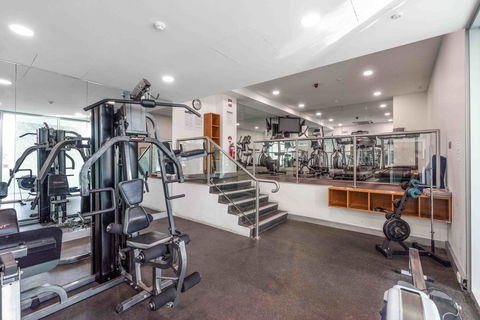 Port Adelaide Executive Waterfront Apartment - Accommodation Yamba 27