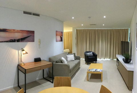 Wallaroo Marina Waterfront Luxe Apartment - Accommodation Yamba 5