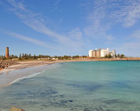 Wallaroo Marina Waterfront Luxe Apartment - Accommodation Yamba 3