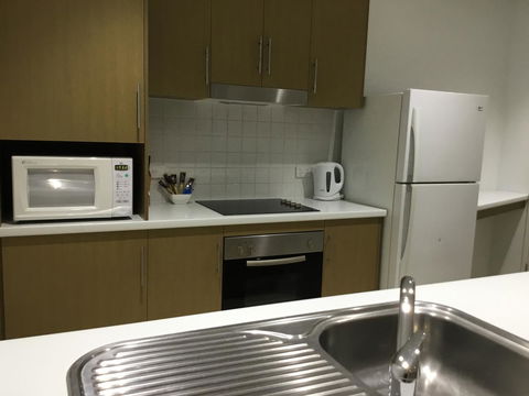 Wallaroo Marina Waterfront Luxe Apartment - Accommodation Yamba 10