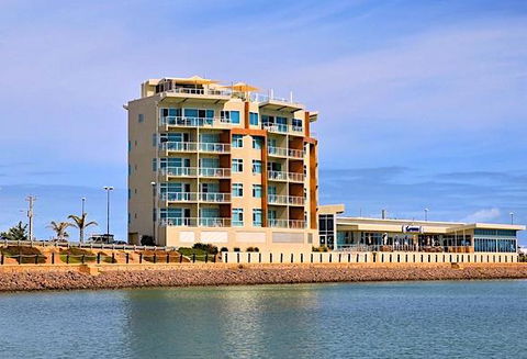 Wallaroo Marina Waterfront Luxe Apartment - Accommodation Yamba 24