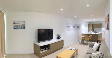 Wallaroo Marina Waterfront Luxe Apartment - Accommodation Yamba 7