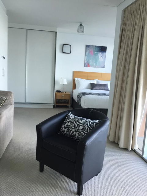 Wallaroo Marina Waterfront Luxe Apartment - Accommodation Yamba 13