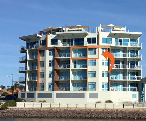 Wallaroo Marina Waterfront Luxe Apartment - Accommodation Yamba 0