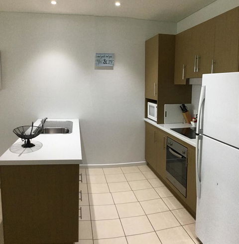 Wallaroo Marina Waterfront Luxe Apartment - Accommodation Yamba 9
