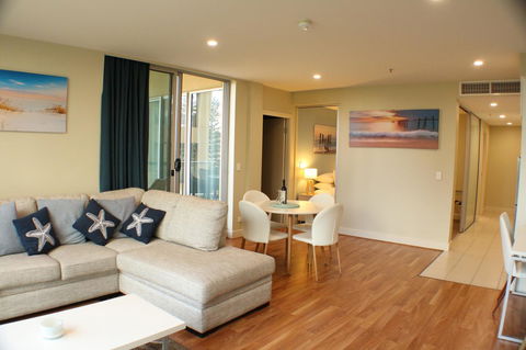 Beachside Luxury Apartments One & Two Bedroom In Beachfront Oaks Pier Building - Accommodation Yamba 4