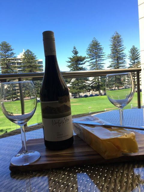 Beachside Luxury Apartments One & Two Bedroom In Beachfront Oaks Pier Building - Accommodation Yamba 15