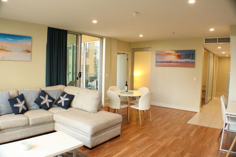 Beachside Luxury Apartments One & Two Bedroom In Beachfront Oaks Pier Building - Accommodation Yamba 5