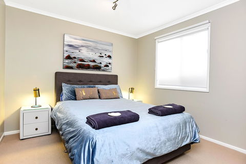 Ainslie Roberts Drive Retreat - Accommodation Yamba 4