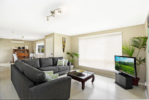 Ainslie Roberts Drive Retreat - Accommodation Yamba 0