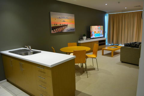 Wallaroo Marina Luxury Apartment - Accommodation Yamba 7