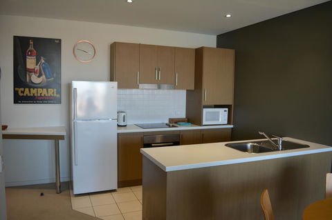 Wallaroo Marina Luxury Apartment - Accommodation Yamba 12