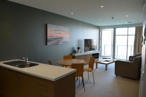 Wallaroo Marina Luxury Apartment - Accommodation Yamba 13