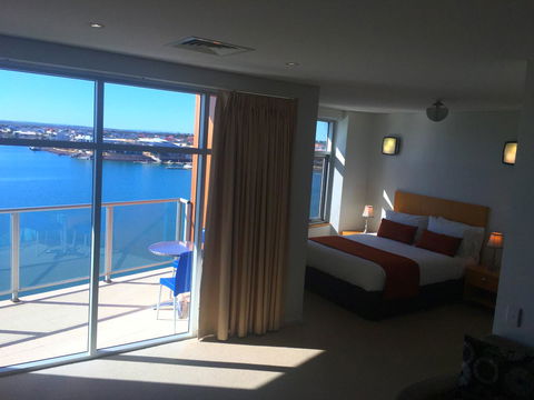 Wallaroo Marina Luxury Apartment - Accommodation Yamba 18