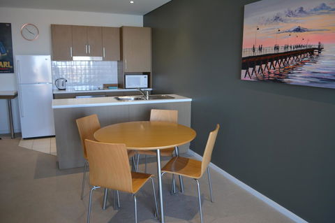 Wallaroo Marina Luxury Apartment - Accommodation Yamba 19