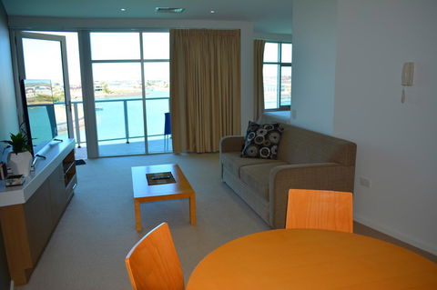 Wallaroo Marina Luxury Apartment - Accommodation Yamba 5