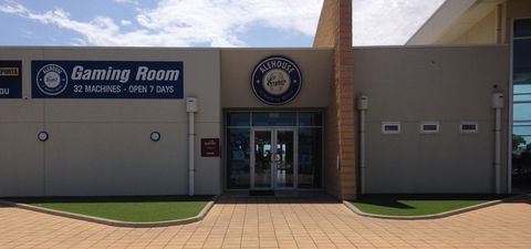 Wallaroo Marina Luxury Apartment - Accommodation Yamba 14