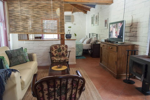 Trevalia Accommodation - Accommodation Yamba 1