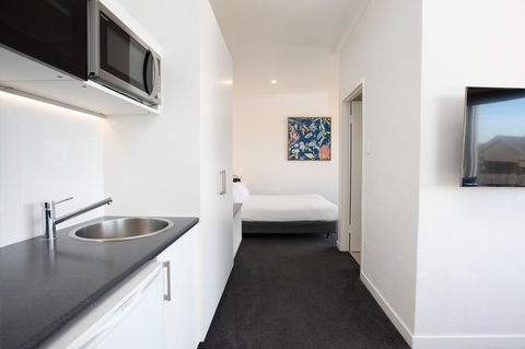 Bay 10 - Suites And Apartments - Accommodation Yamba 1
