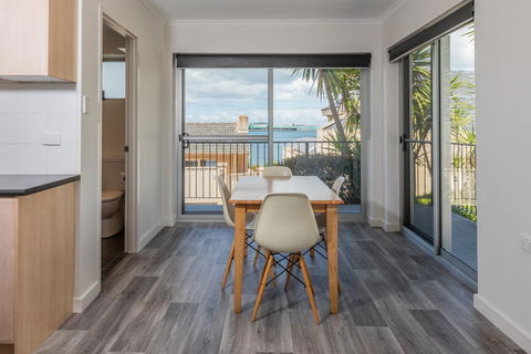 Bay 10 - Suites And Apartments - Accommodation Yamba 12