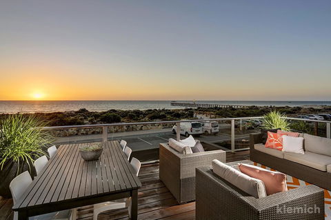The Beach House @ Grange - Accommodation Yamba 0