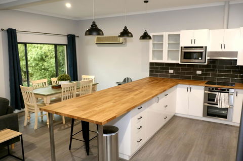 The Purple Door On Seaview - Accommodation Yamba 2