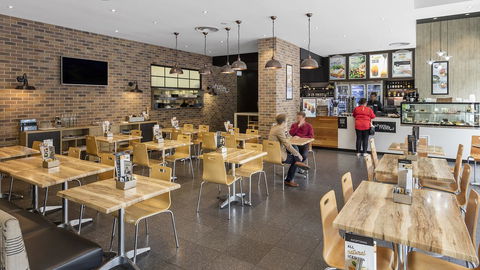 Oaks Adelaide Embassy Suites - Accommodation Yamba 3