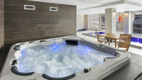 Oaks Adelaide Embassy Suites - Accommodation Yamba 2