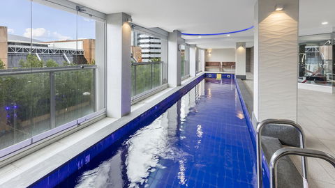 Oaks Adelaide Embassy Suites - Accommodation Yamba 1
