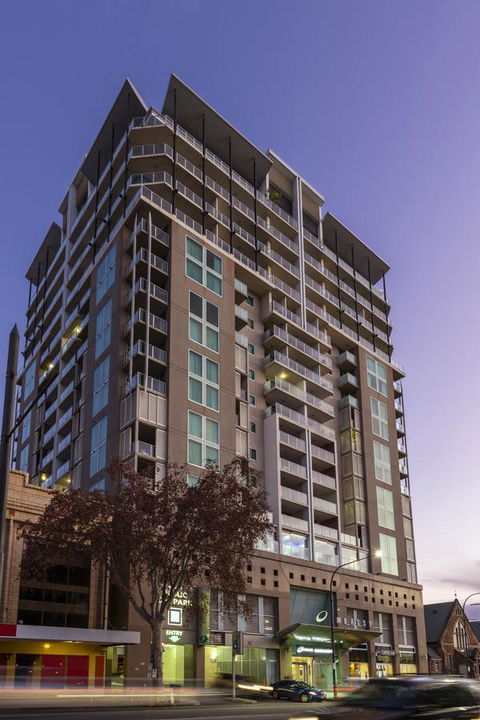 Oaks Adelaide Embassy Suites - Accommodation Yamba 9
