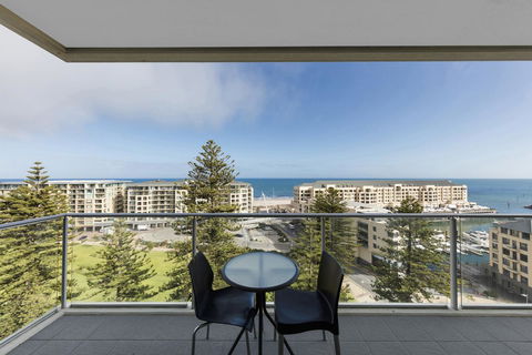 Oaks Glenelg Liberty Suites - Accommodation Yamba 11