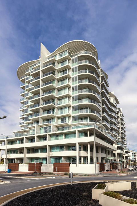 Oaks Glenelg Liberty Suites - Accommodation Yamba 1