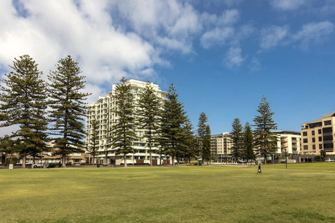 Oaks Glenelg Liberty Suites - Accommodation Yamba 10