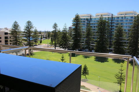 Beachside Luxury Getaway In Glenelg - Accommodation Yamba 14