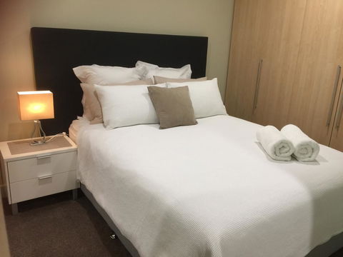 Beachside Luxury Getaway In Glenelg - Accommodation Yamba 9