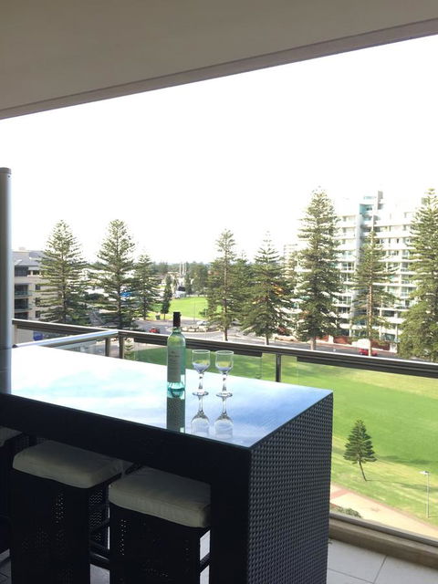 Beachside Luxury Getaway In Glenelg - Accommodation Yamba 0