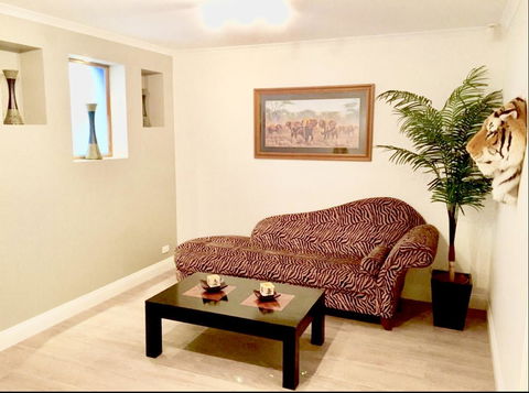 Superb Townhouse In North Adelaide - Accommodation Yamba 8