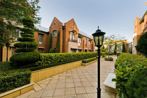Majestic Old Lion Apartments - Accommodation Yamba 0